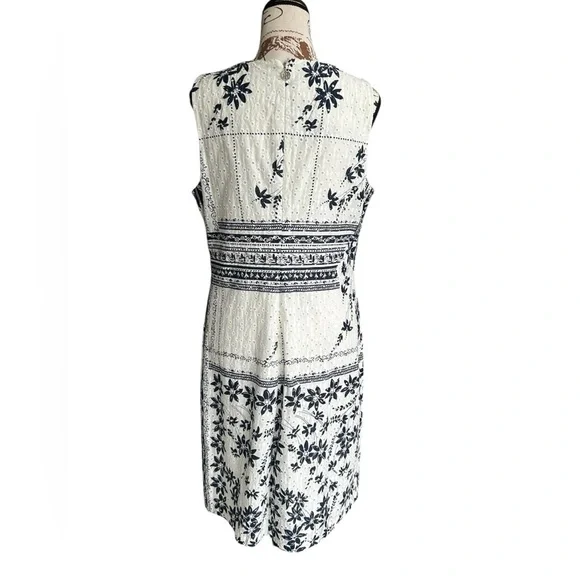 Tommy Hilfiger women’s navy and white floral eyelet lace dress size 8 - Picture 3 of 10